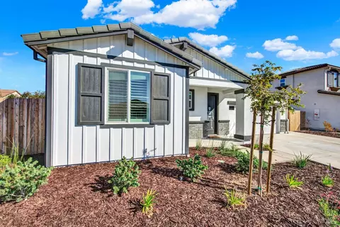 Exterior - 1000 Yateley Ct, Vacaville, CA 95687 photo 6 of 26