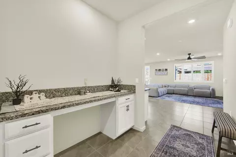 Entry Way - 1000 Yateley Ct, Vacaville, CA 95687 photo 3 of 11