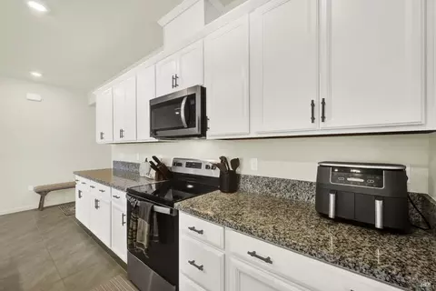 Kitchen - 1000 Yateley Ct, Vacaville, CA 95687 photo 10 of 11