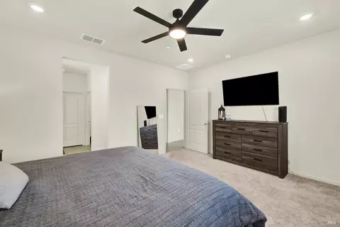 Bedroom - 1000 Yateley Ct, Vacaville, CA 95687 photo 3 of 9