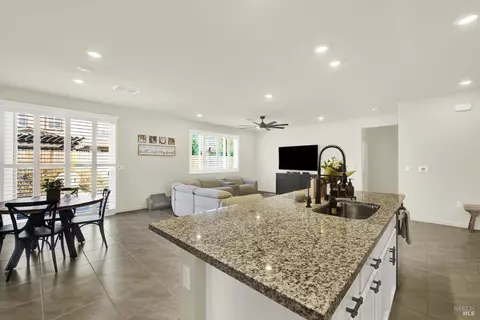 Kitchen - 1000 Yateley Ct, Vacaville, CA 95687 photo 8 of 11