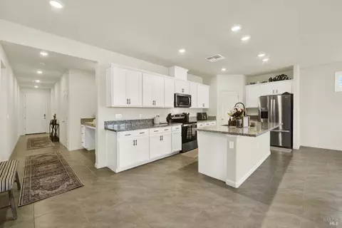 Entry Way - 1000 Yateley Ct, Vacaville, CA 95687 photo 5 of 11