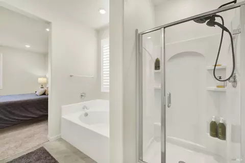 Bath - 1000 Yateley Ct, Vacaville, CA 95687 photo 3 of 6