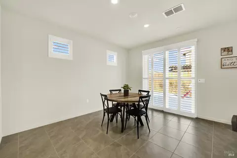 Dining - 1000 Yateley Ct, Vacaville, CA 95687 photo 1 of 2