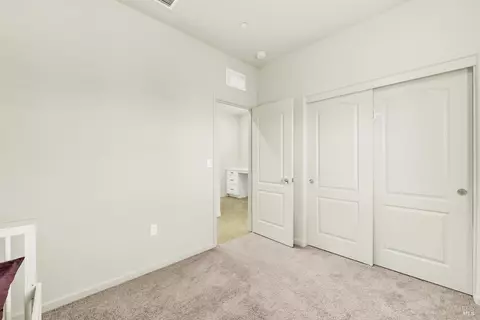 Bedroom - 1000 Yateley Ct, Vacaville, CA 95687 photo 8 of 9