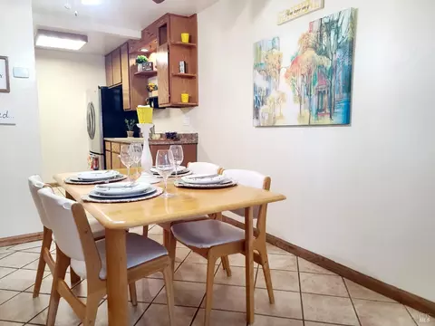 2145 W Steele Ln, Santa Rosa, CA 95403