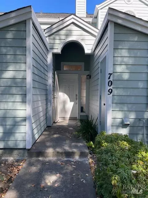 709 W Jasmine Cir, Santa Rosa, CA 95407
