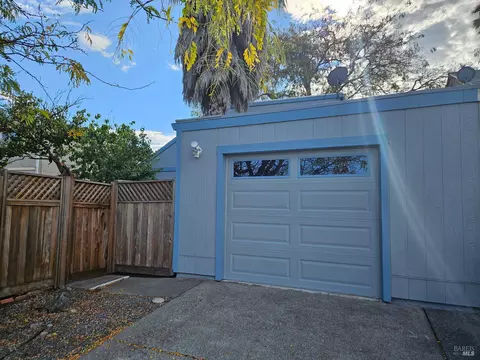 1436 Sunrise Pkwy, Petaluma, CA 94954