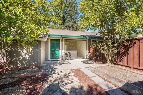 6100 Country Club Dr, Rohnert Park, CA 94928