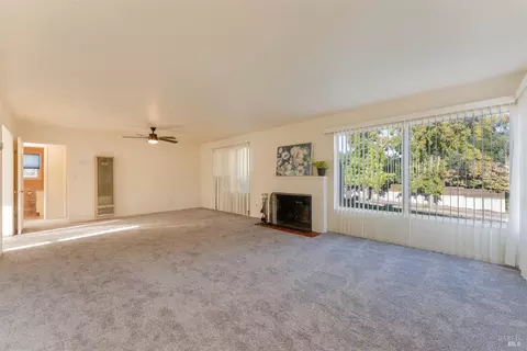 802 Walnut Ave, Ukiah, CA 95482 photo 2
