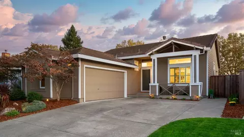 1013 Via Elisabetta Ct, Petaluma, CA 94954