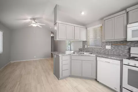 69 Arthur Dr, Santa Rosa, CA 95403