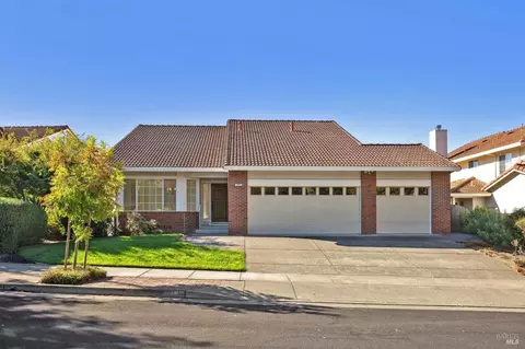 725 Miramar St, Windsor, CA 95492