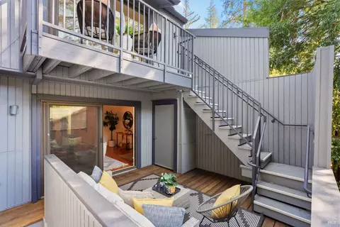 32 Wimbledon Ln, Fairfax, CA 94930