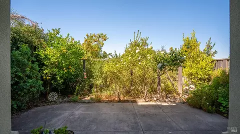 323 Jacquelyn Ln, Petaluma, CA 94952 photo 10