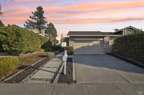 1713 Deneb Ln, Petaluma, CA 94954