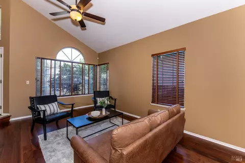380 Wilson Ln, Windsor, CA 95492 photo 7