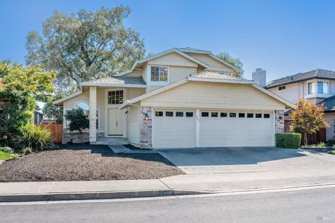 380 Wilson Ln, Windsor, CA 95492