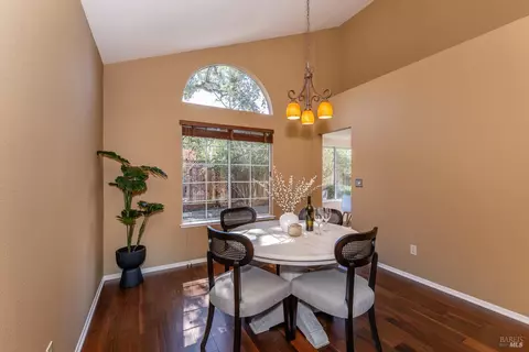 380 Wilson Ln, Windsor, CA 95492 photo 8