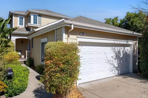 2076 Easton Dr, Petaluma, CA 94952