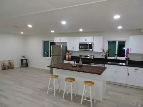 126 Phyllis Ct, Vallejo, CA 94590 photo 3
