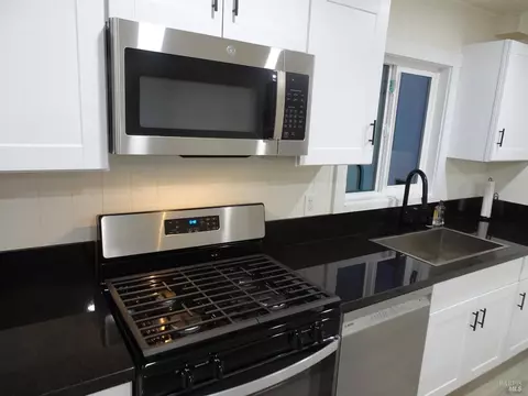 126 Phyllis Ct, Vallejo, CA 94590 photo 17