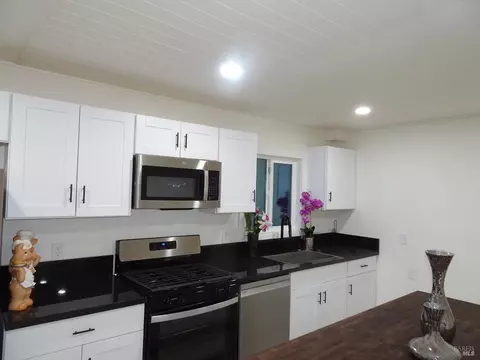 126 Phyllis Ct, Vallejo, CA 94590 photo 5