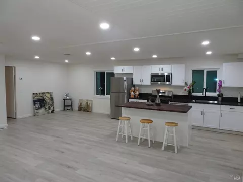 126 Phyllis Ct, Vallejo, CA 94590 photo 2