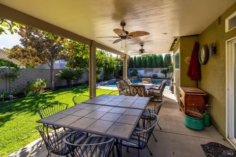 593 Blarney Cir, Vacaville, CA 95688 photo 25