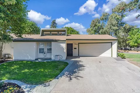 934 W 9th St, Santa Rosa, CA 95401