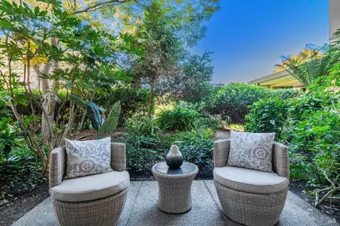 200 Deer Valley Rd #1G, San Rafael, CA 94903