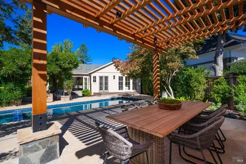 1511 Stockton St, Saint Helena, CA 94574