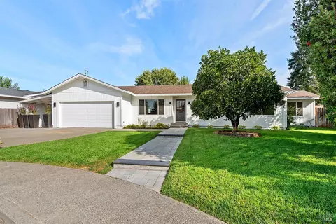 331 Azalea Ct, Healdsburg, CA 95448