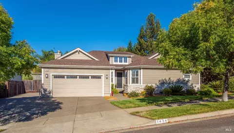1434 Great Heron Dr, Santa Rosa, CA 95409