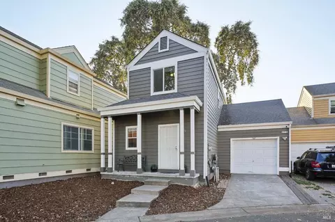 975 Kingwood St, Santa Rosa, CA 95401