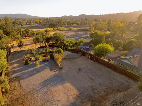 4800 Wagon Wheel Ln, Santa Rosa, CA 95409