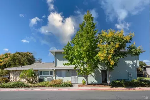 2704 Coffey Ln, Santa Rosa, CA 95403