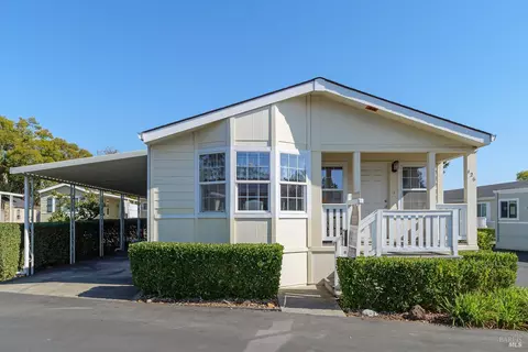 126 Candlewood Dr, Petaluma, CA 94954