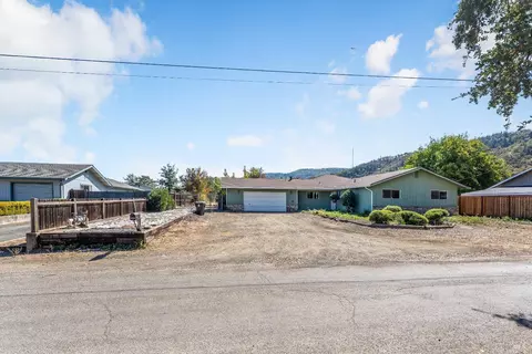 3990 Fracchia Rd, Ukiah, CA 95482