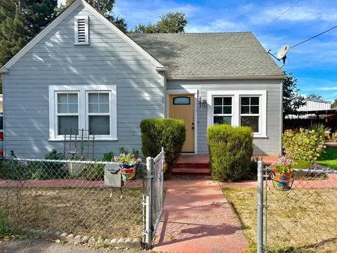 421 Goodman Ave, Santa Rosa, CA 95407