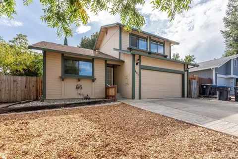 605 Empire Dr, Ukiah, CA 95482