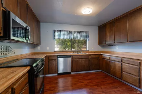605 Empire Dr, Ukiah, CA 95482 photo 6