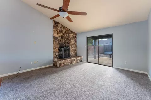 605 Empire Dr, Ukiah, CA 95482 photo 4