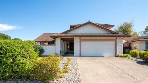 2064 Appaloosa Dr, Petaluma, CA 94954