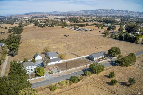 1900-1901 Middle Two Rock Rd, Petaluma, CA 94952