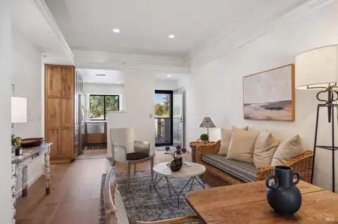 22 Village Cir, San Rafael, CA 94903
