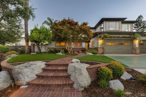 4 Nogales Ct, Novato, CA 94947