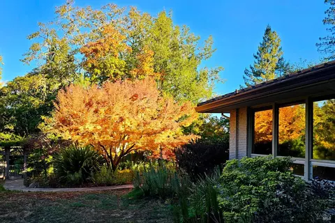 2162 Coffee Ln, Sebastopol, CA 95472