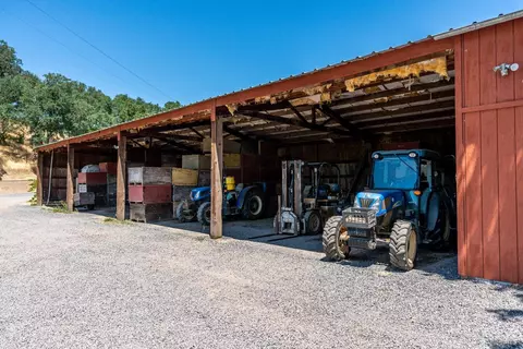 Exterior - 5700 Old River Rd, Ukiah, CA 95482 photo 10 of 14