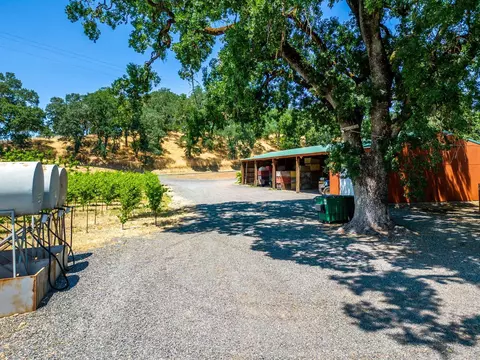 Exterior - 5700 Old River Rd, Ukiah, CA 95482 photo 9 of 14